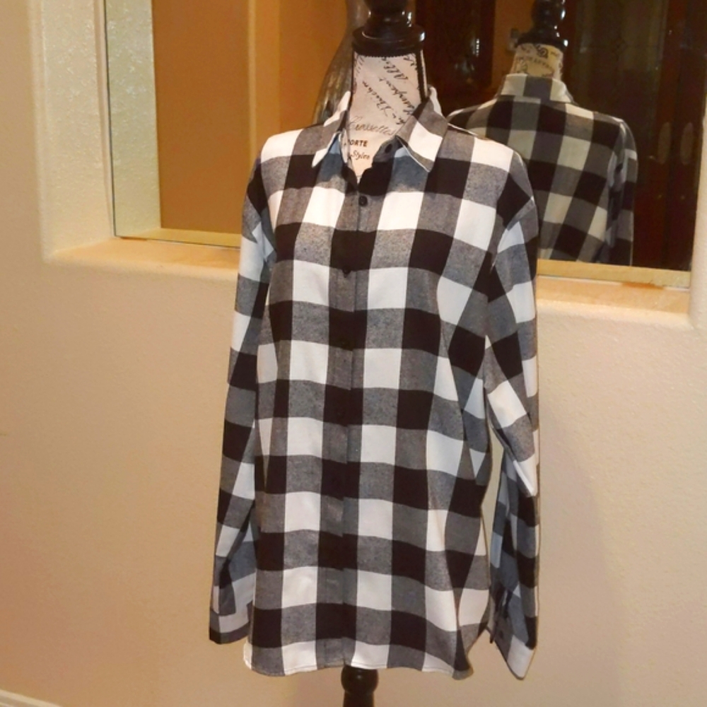 Women's Plaid Shirt New WOT.         #49